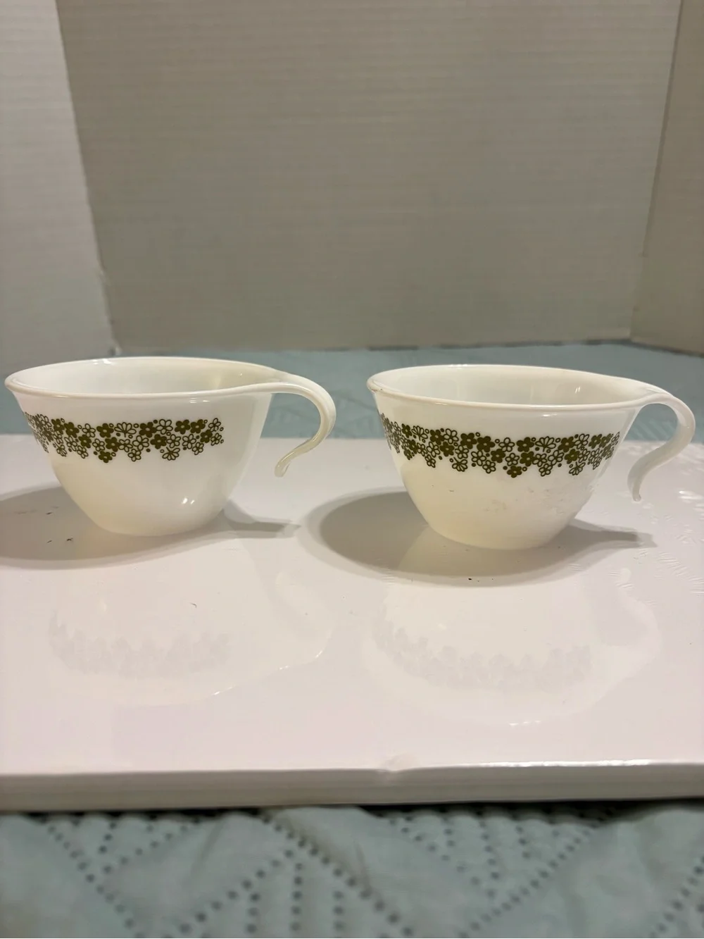Vintage Corelle Crazy Daisy Spring Blossom Green Hook Handle Tea Cups Set Of 2